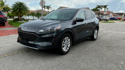 
										2020 Ford Escape SE full									