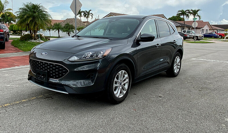 
								2020 Ford Escape SE full									