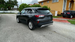 
										2020 Ford Escape SE full									